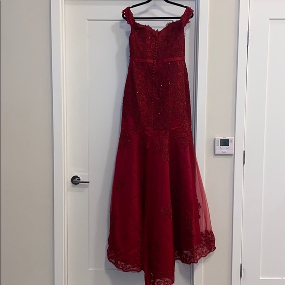 Formal Mermaid Dress in Deep Red size 10 but is more like 8 - Picture 4 of 9